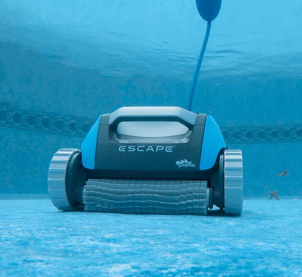 Dolphin Escape on a pebble pool floor during the Robotic Reviews test